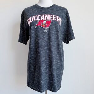 Tampa Bay Buccaneers Tom Brady T-Shirt Mens Size Medium Shirt NFL Fan Gear Gift
